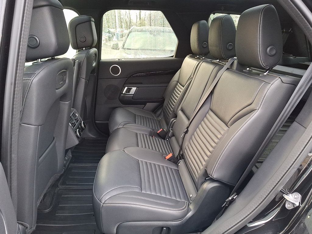 Thumbnail: 2025 Land Rover Discovery - 8