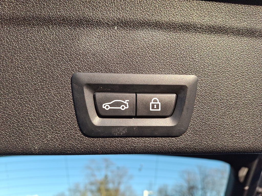 Thumbnail: 2022 BMW X6 - 27