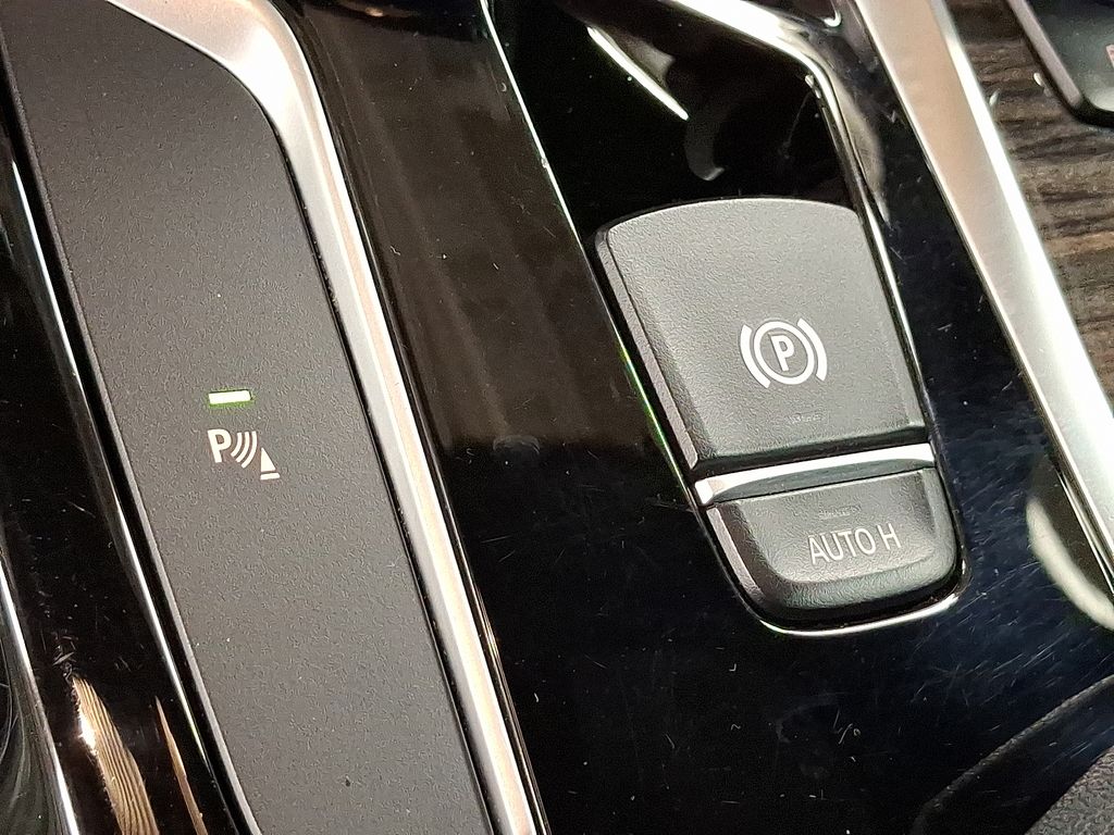 Thumbnail: 2019 BMW 5 Series - 23