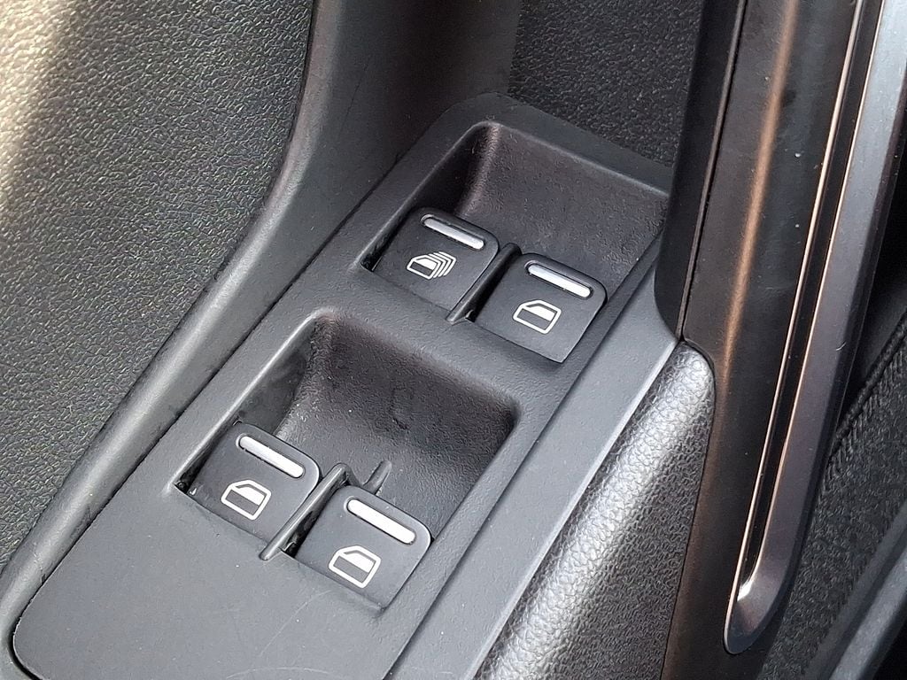 Thumbnail: 2019 Volkswagen Beetle - 22