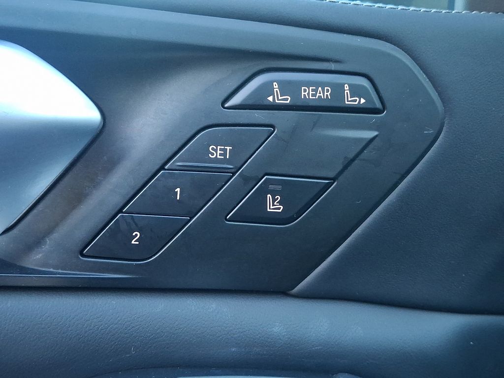 Thumbnail: 2023 BMW X7 - 23