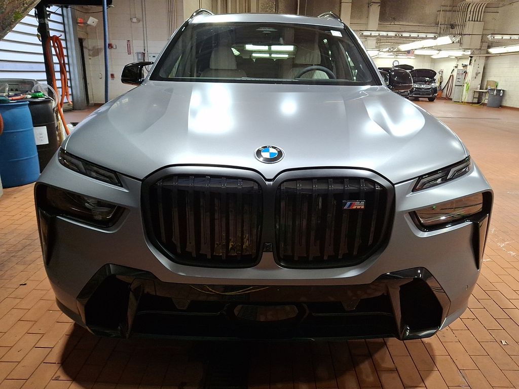 Thumbnail: 2027 BMW X7 - 2