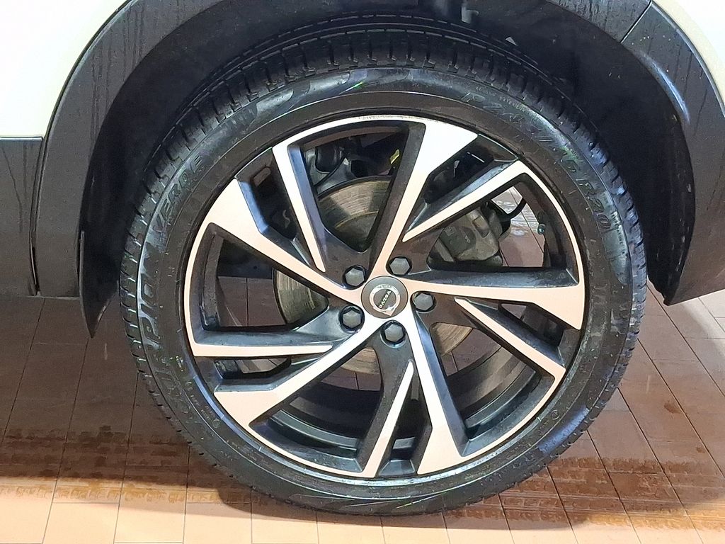 Thumbnail: 2021 Volvo XC40 - 6
