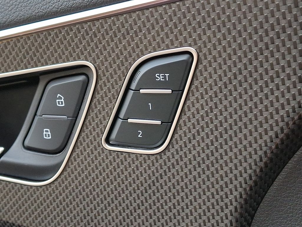 Thumbnail: 2023 Audi SQ7 - 24