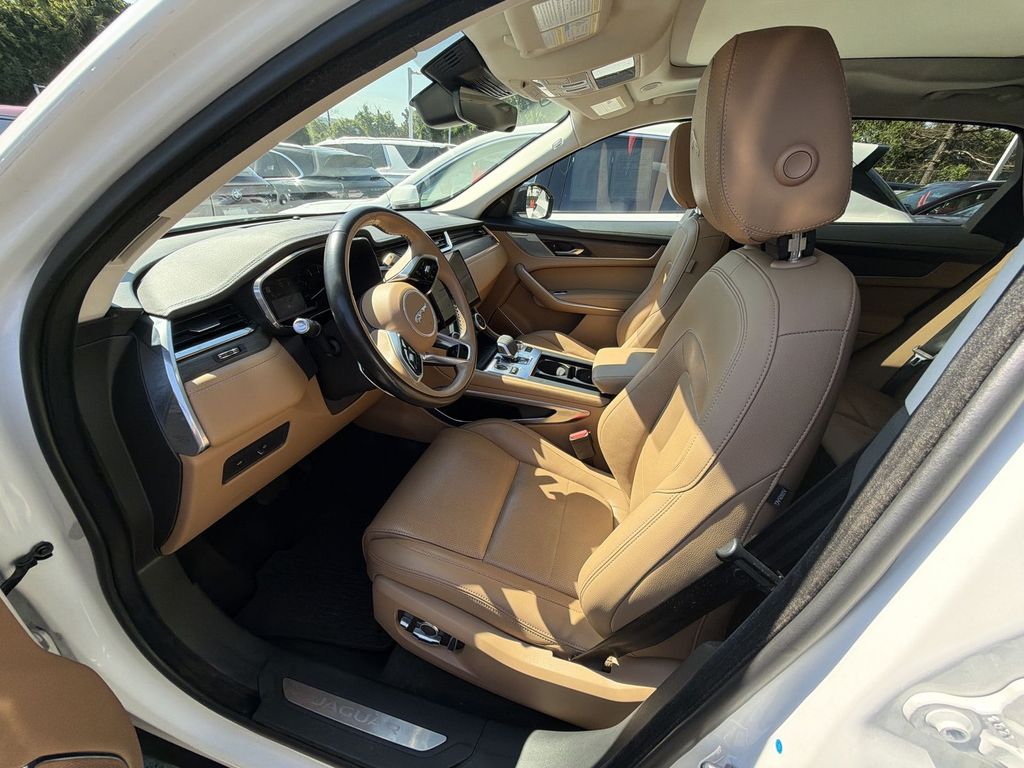 Thumbnail: 2022 Jaguar F-Pace - 10