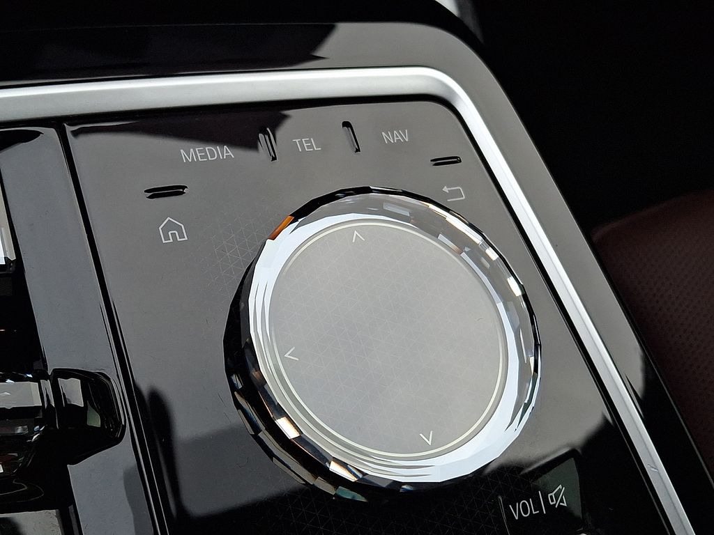 Thumbnail: 2023 BMW 7 Series - 18