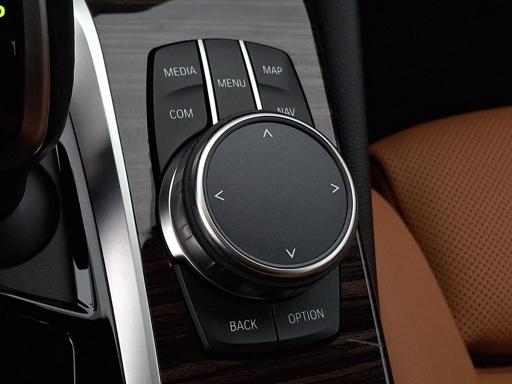 Thumbnail: 2023 BMW 5 Series - 22