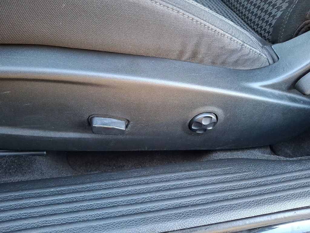 Thumbnail: 2015 Dodge Challenger - 13