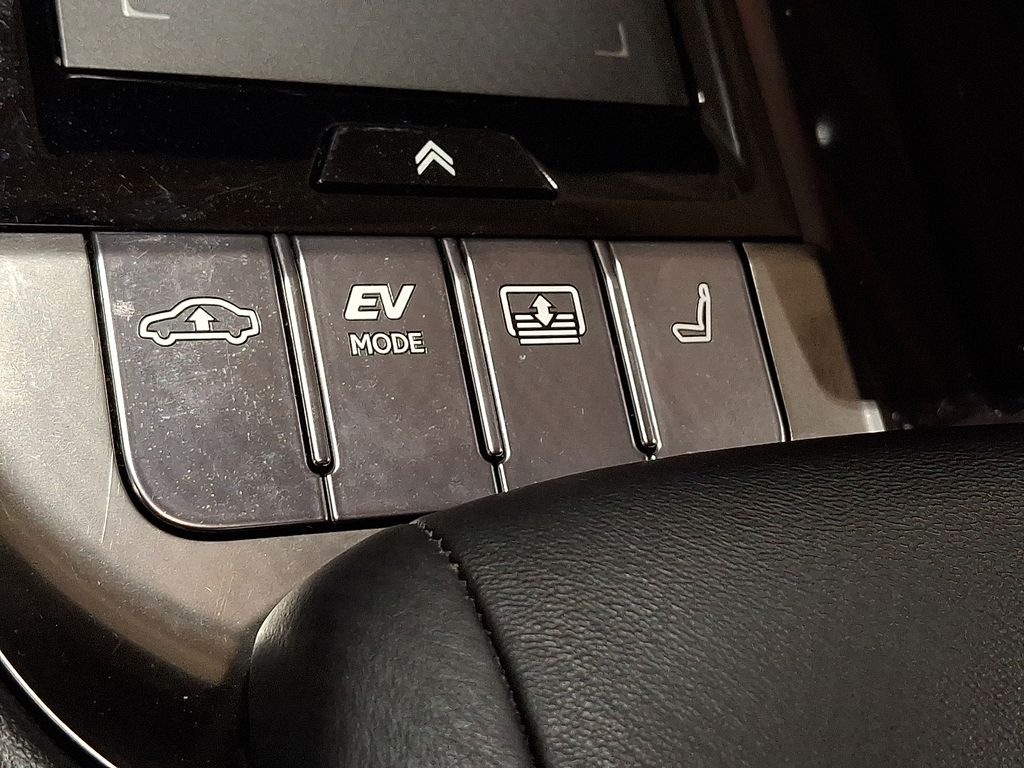 Thumbnail: 2018 Lexus LS - 18