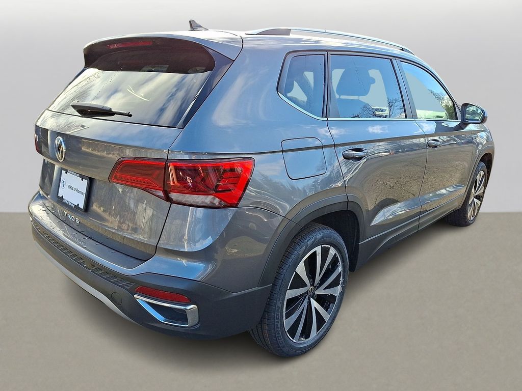 Thumbnail: 2022 Volkswagen Taos - 4