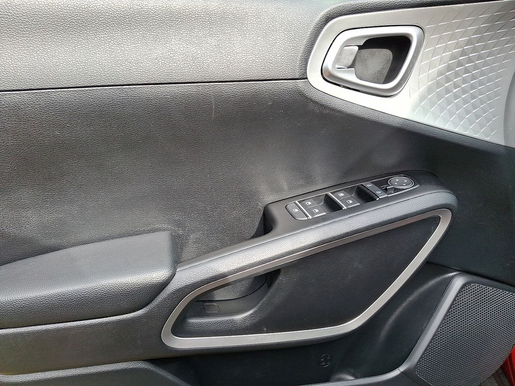 Thumbnail: 2022 Kia Soul - 9