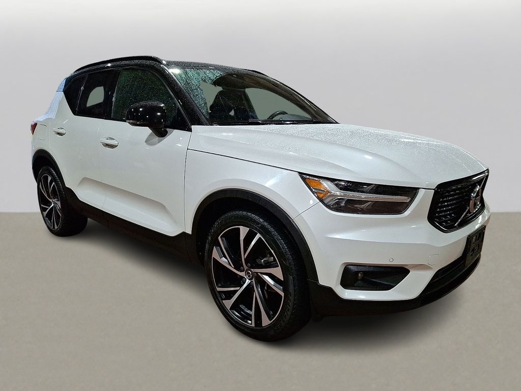 Thumbnail: 2021 Volvo XC40 - 3