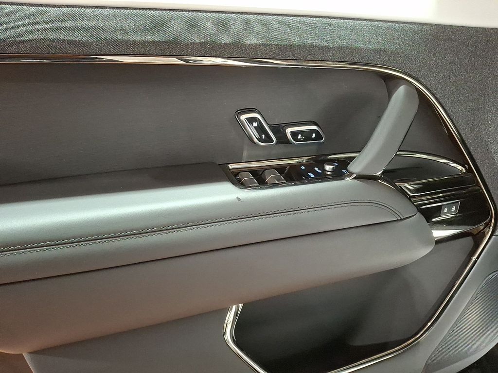 Thumbnail: 2023 Land Rover Range Rover Sport - 9