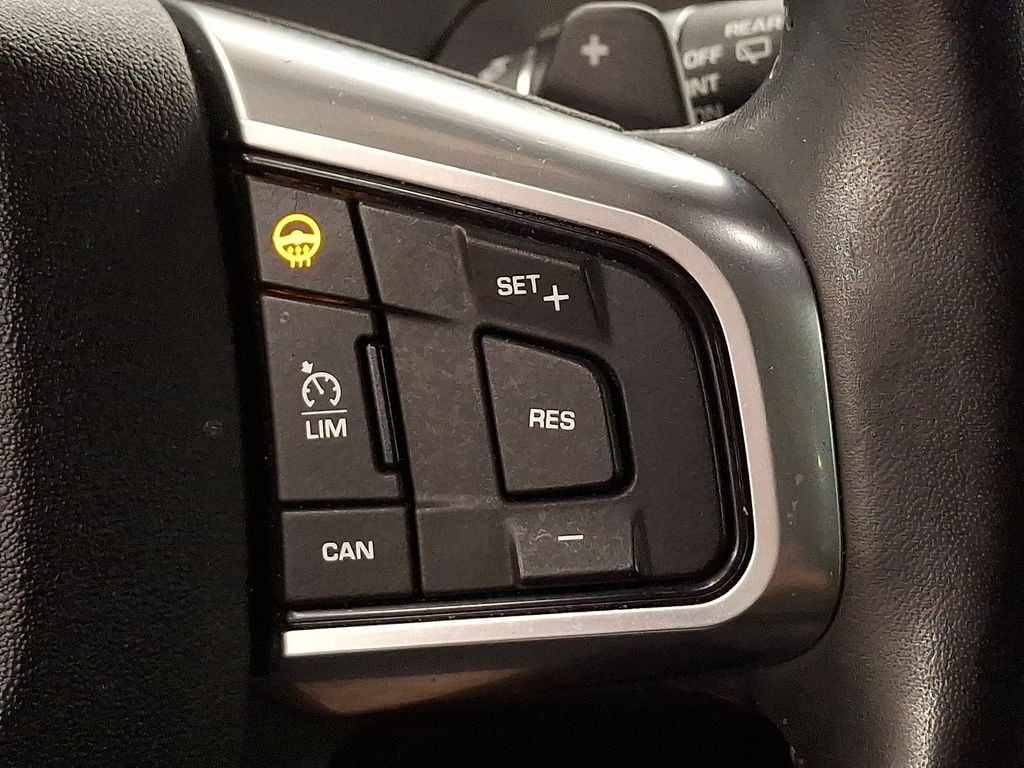 Thumbnail: 2018 Land Rover Discovery Sport - 20