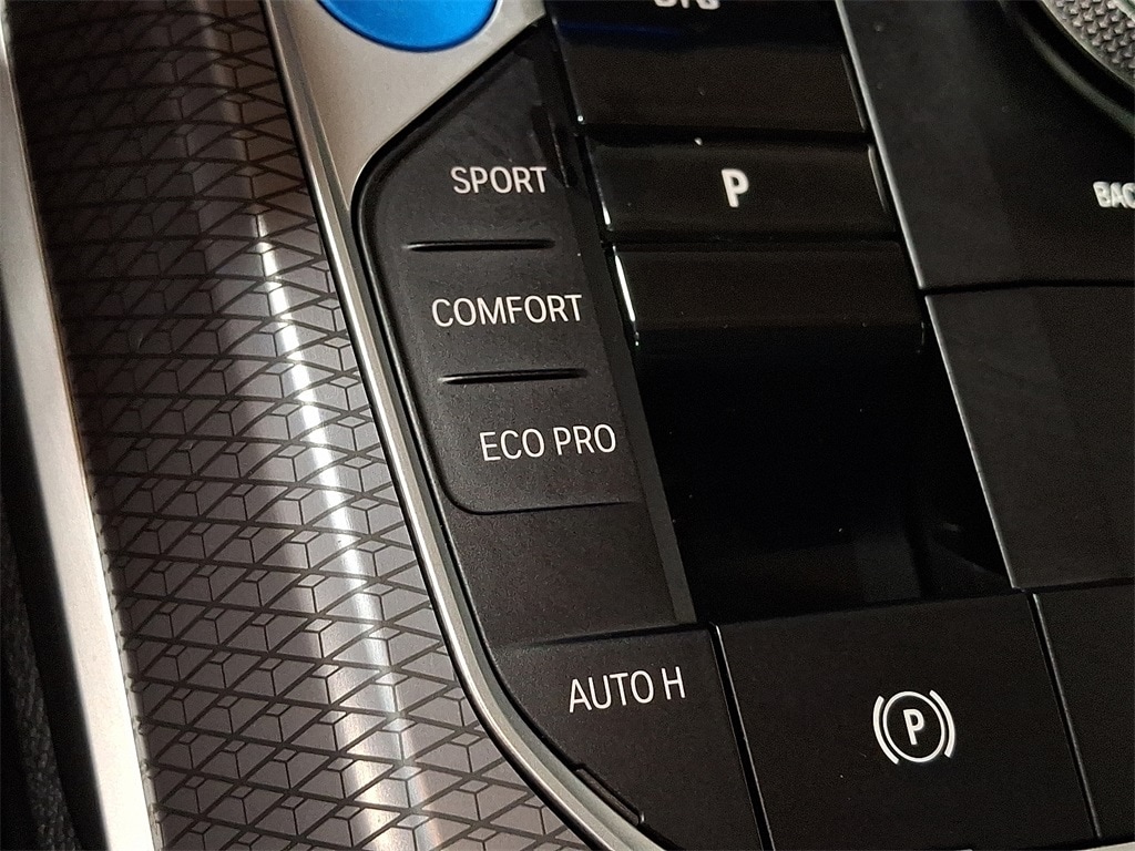 Thumbnail: 2025 BMW i4 - 21