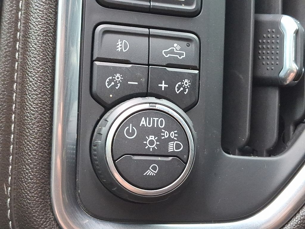 Thumbnail: 2019 Chevrolet Silverado 1500 - 19