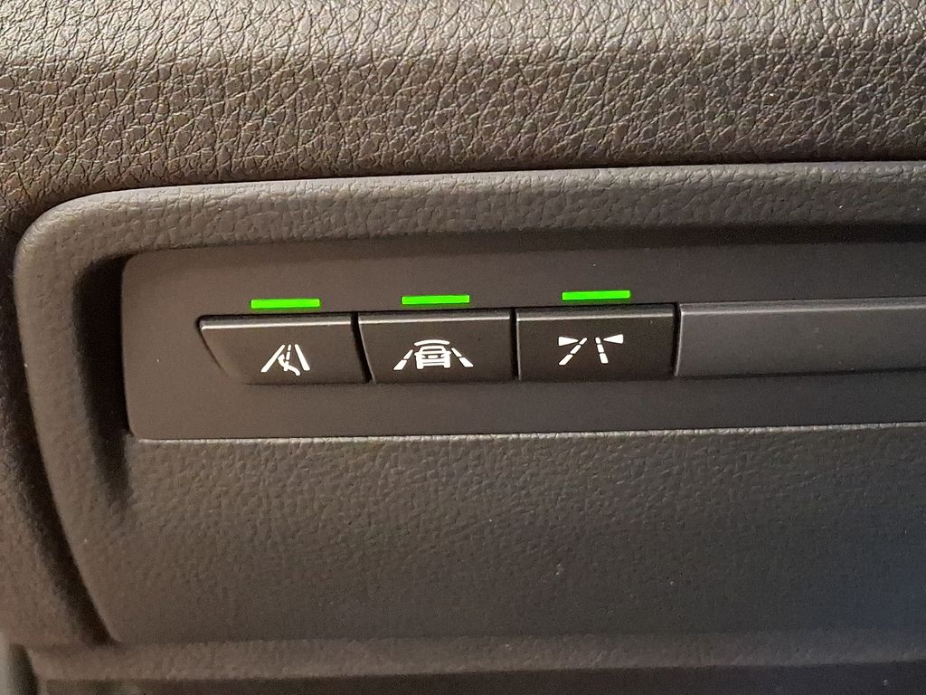 Thumbnail: 2018 BMW 3 Series - 24