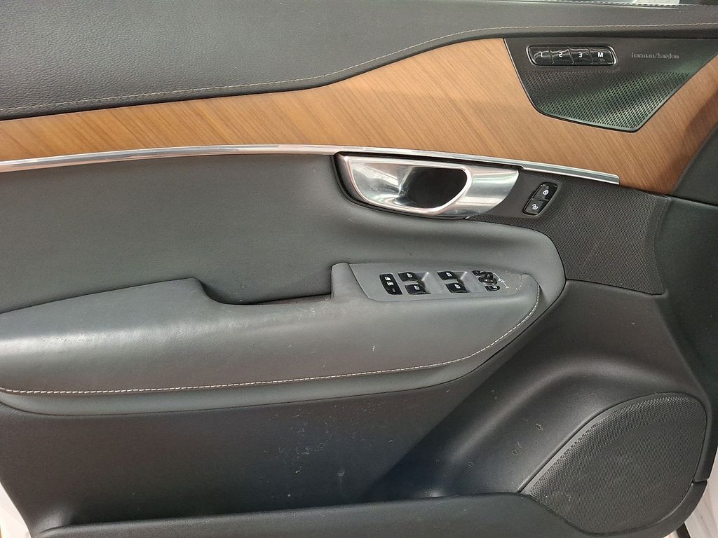Thumbnail: 2020 Volvo XC90 - 9