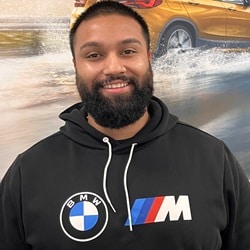 Staff member Mohammad Khan from ID_b77b136451b7
