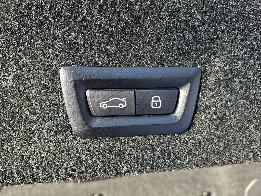 Thumbnail: 2025 BMW 3 Series - 28