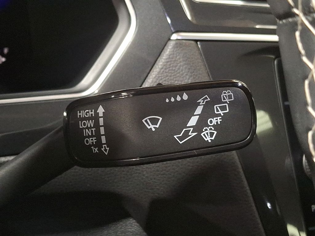 Thumbnail: 2023 Volkswagen Tiguan - 25