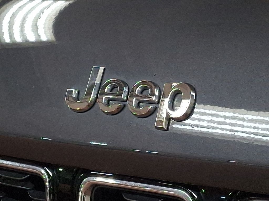 Thumbnail: 2022 Jeep Grand Cherokee - 30