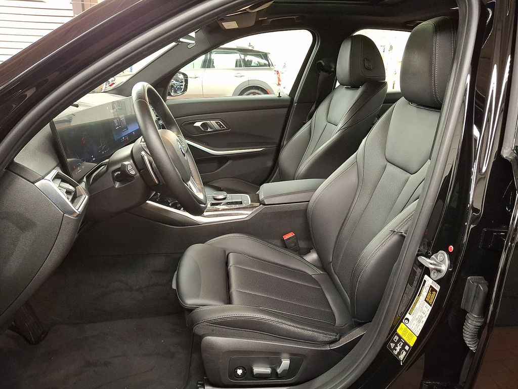 Thumbnail: 2023 BMW 3 Series - 10