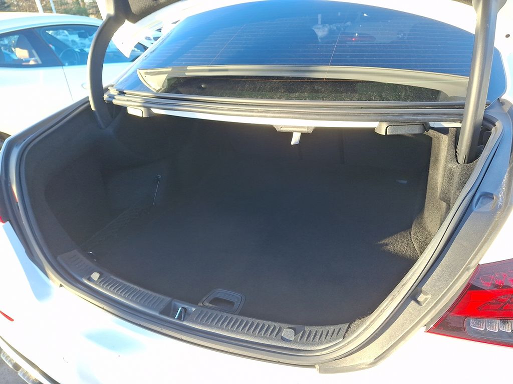 Thumbnail: 2021 Mercedes-Benz E-Class - 25