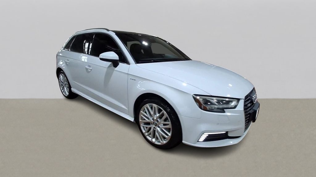 Thumbnail: 2018 Audi A3 e-tron - 2