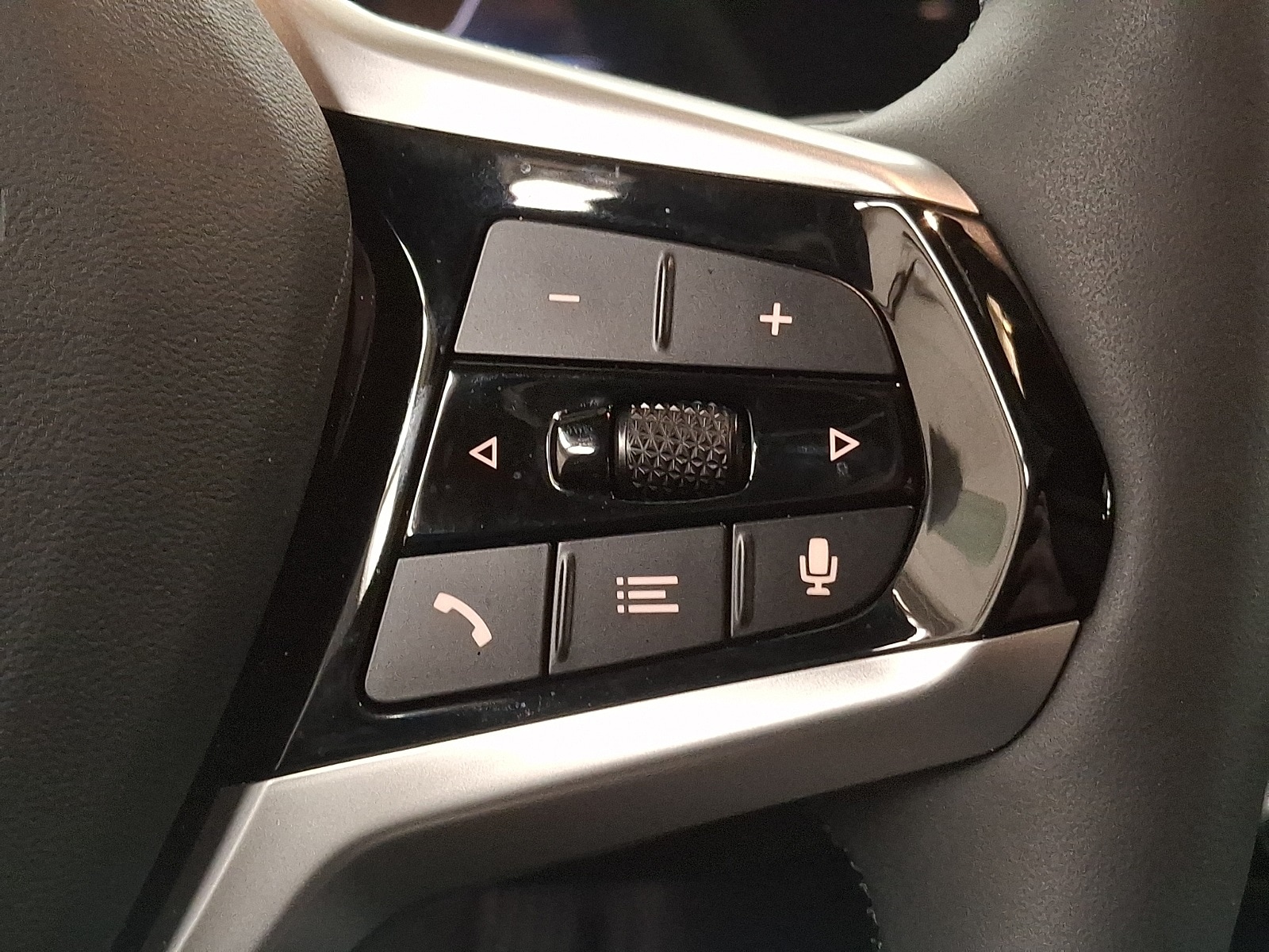 Thumbnail: 2025 BMW i4 - 17