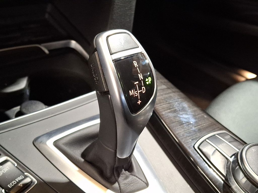 Thumbnail: 2018 BMW 3 Series - 14