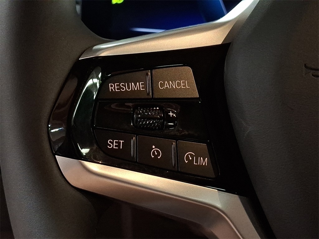 Thumbnail: 2025 BMW i4 - 17