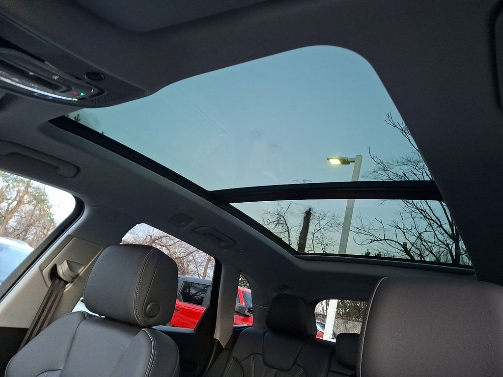 Thumbnail: 2024 Audi Q5 - 11