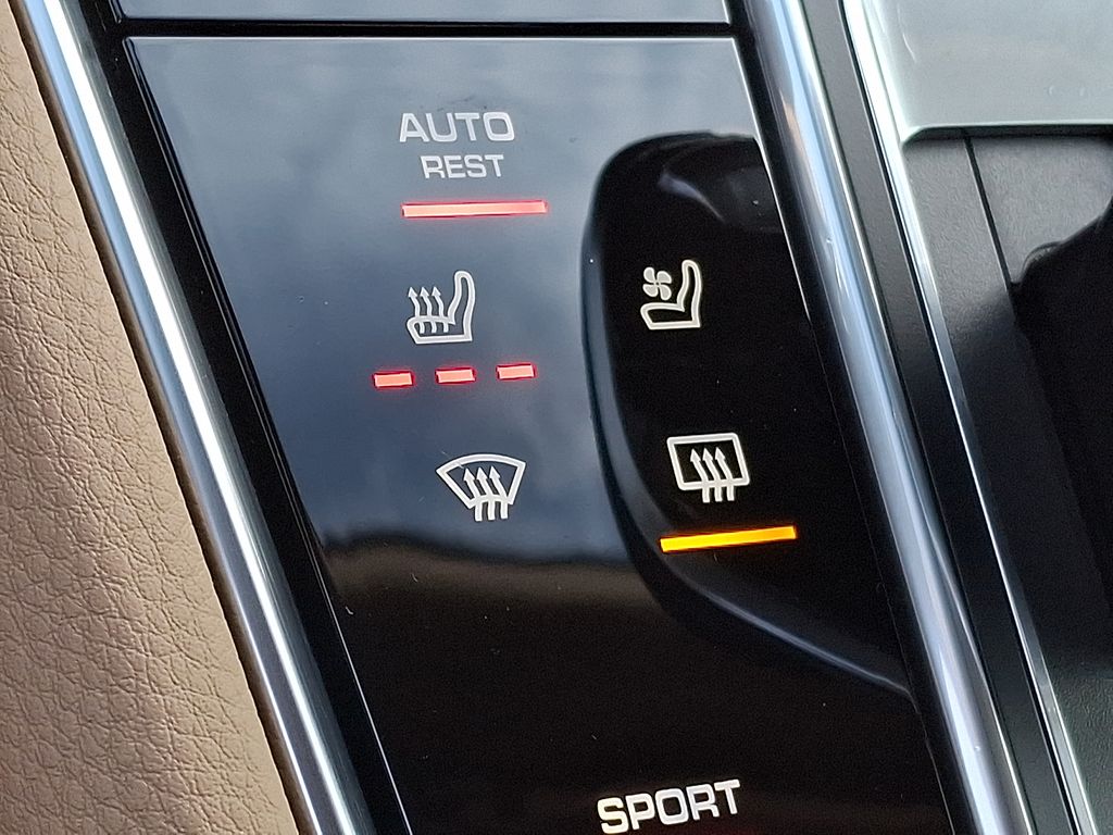 Thumbnail: 2022 Porsche Panamera - 22