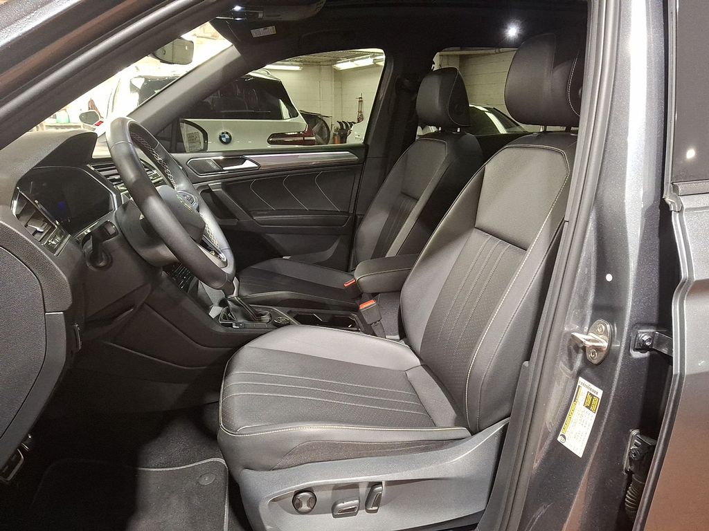 Thumbnail: 2023 Volkswagen Tiguan - 10