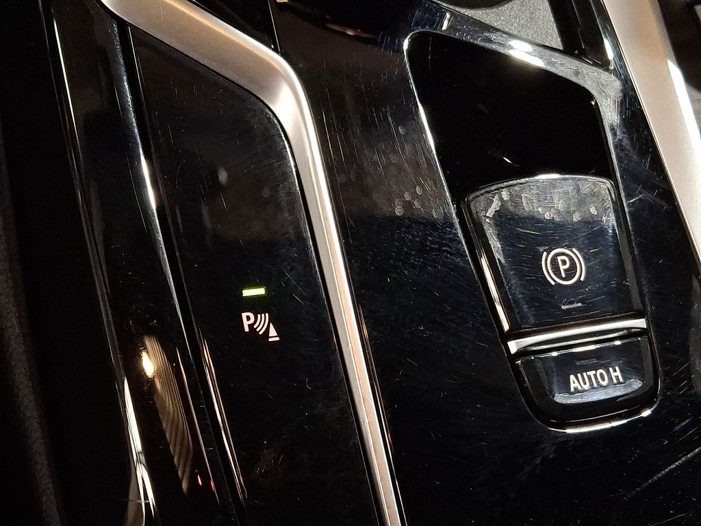 Thumbnail: 2022 BMW 5 Series - 18