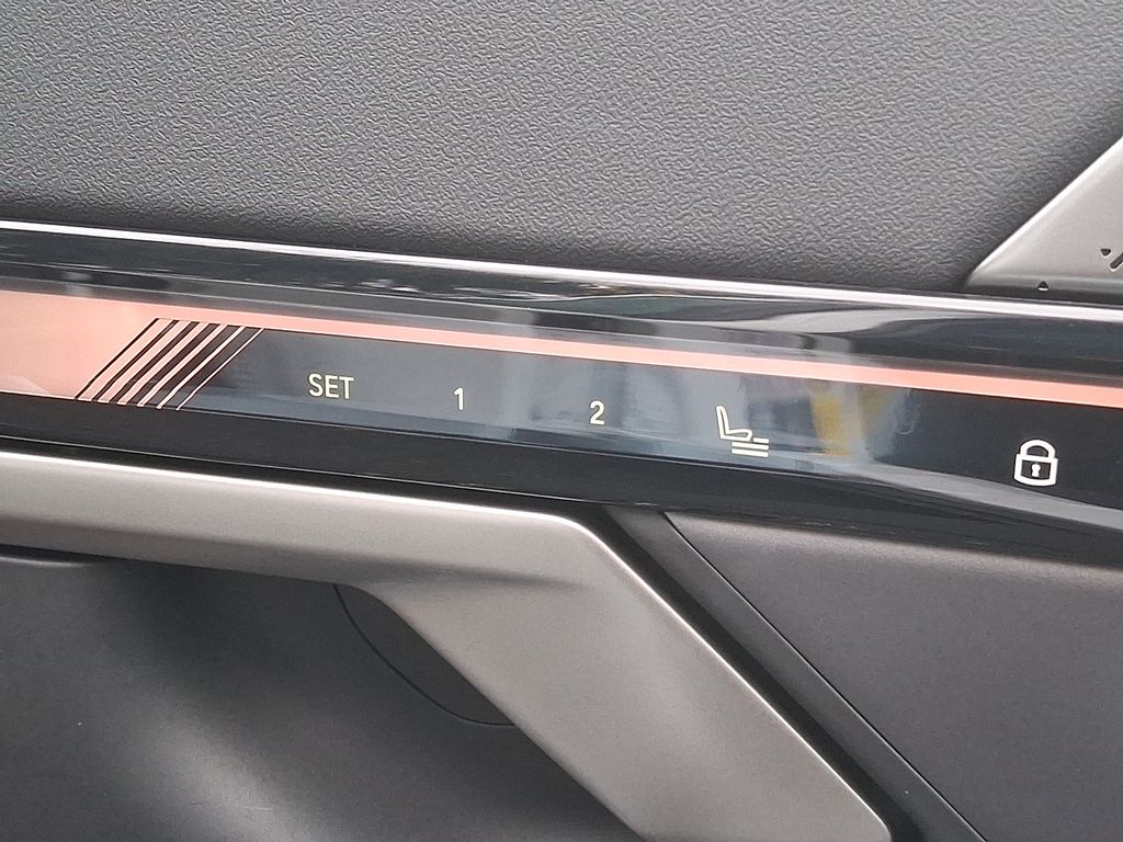 Thumbnail: 2025 BMW i5 - 24