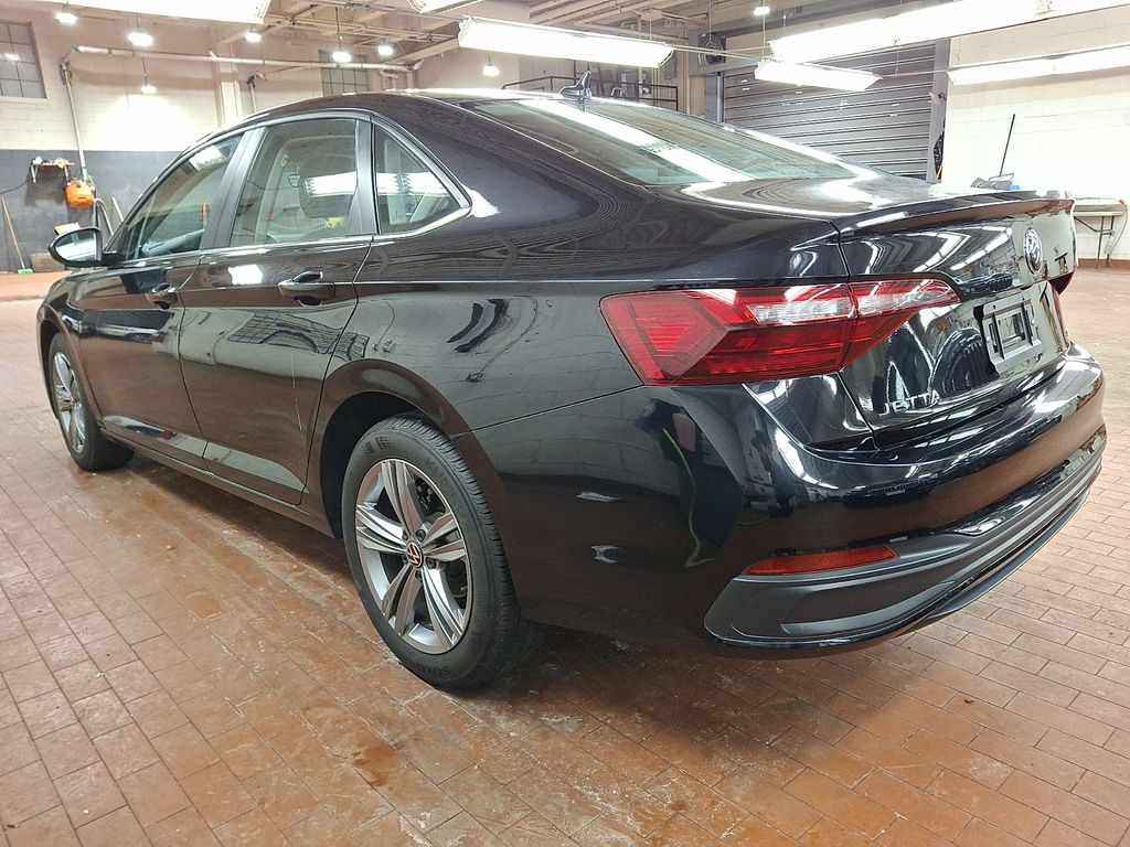 Thumbnail: 2024 Volkswagen Jetta - 6