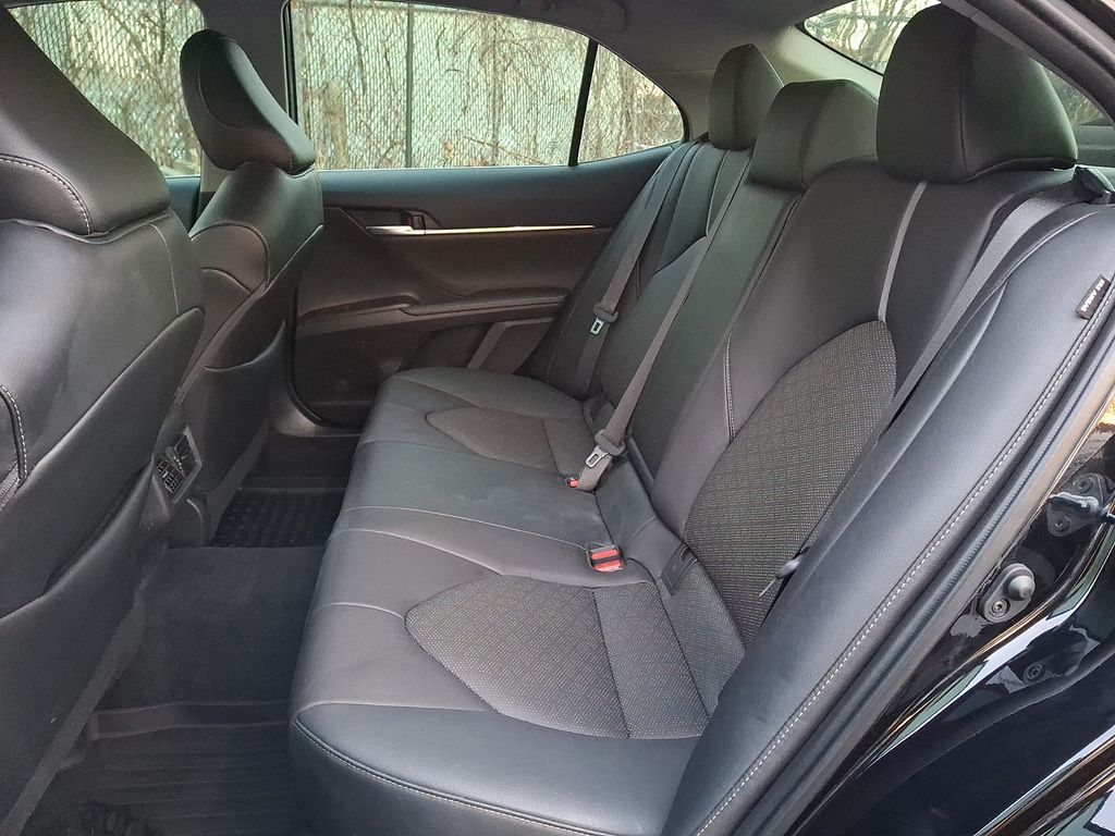 Thumbnail: 2022 Toyota Camry - 8