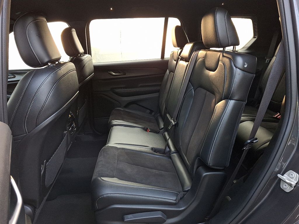 2023 Jeep Grand Cherokee Laredo 7