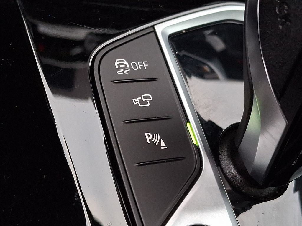 Thumbnail: 2025 BMW X4 - 21