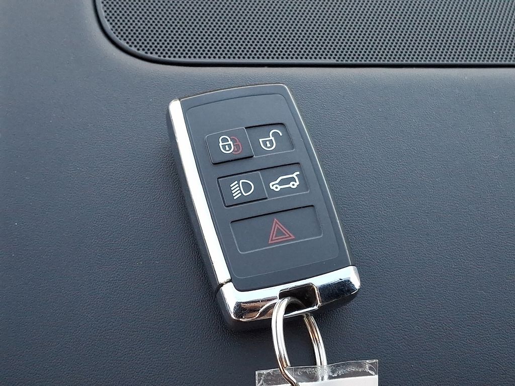 Thumbnail: 2022 Land Rover Range Rover Sport - 24