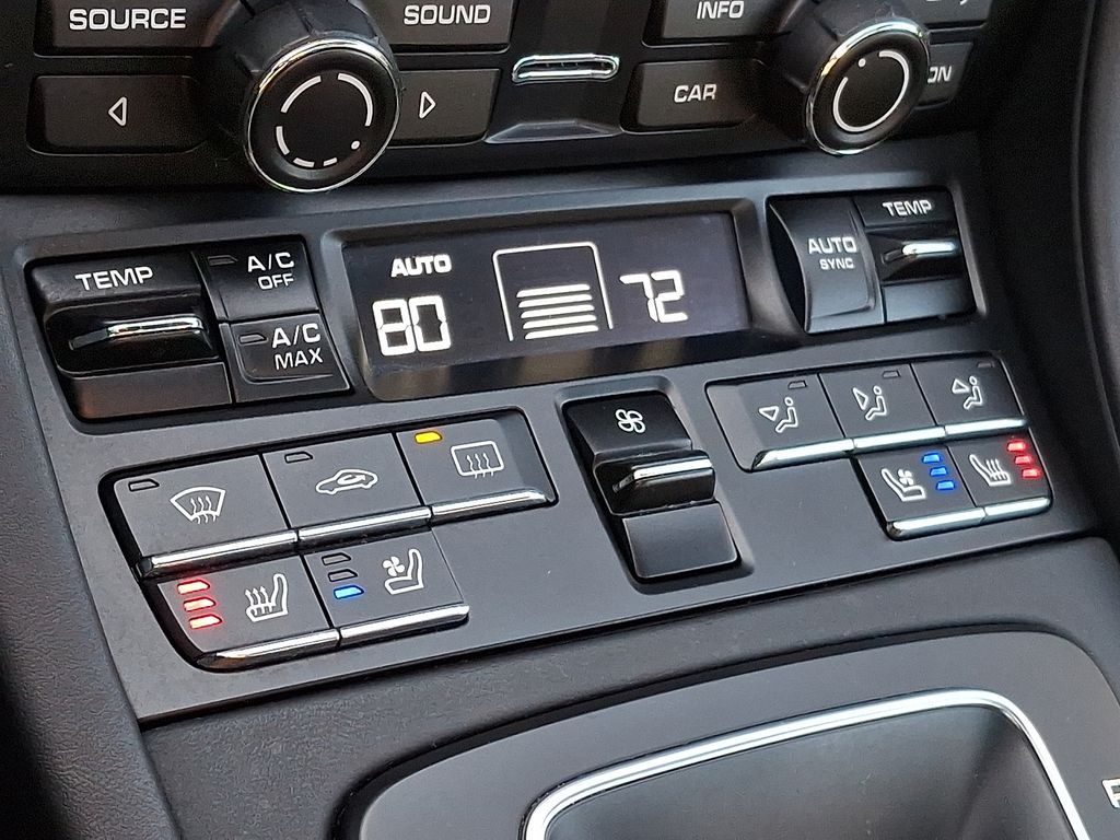 Thumbnail: 2015 Porsche 911 - 16