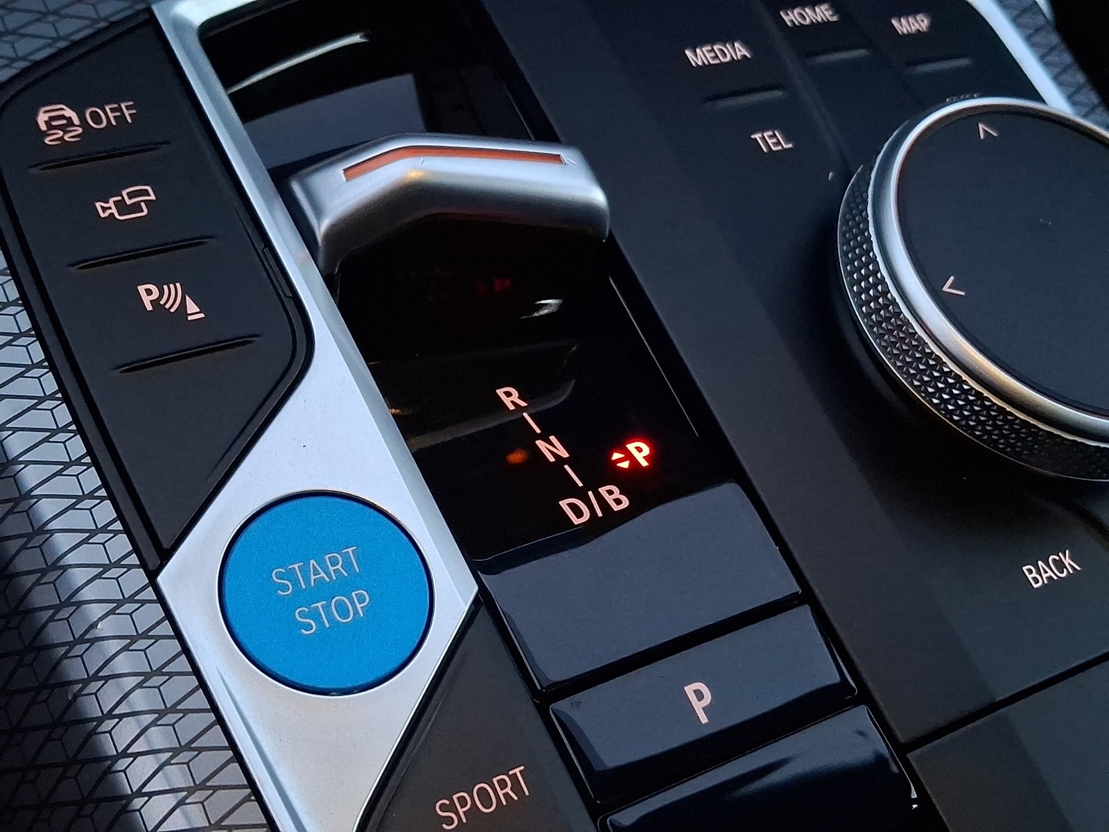 Thumbnail: 2025 BMW i4 - 14