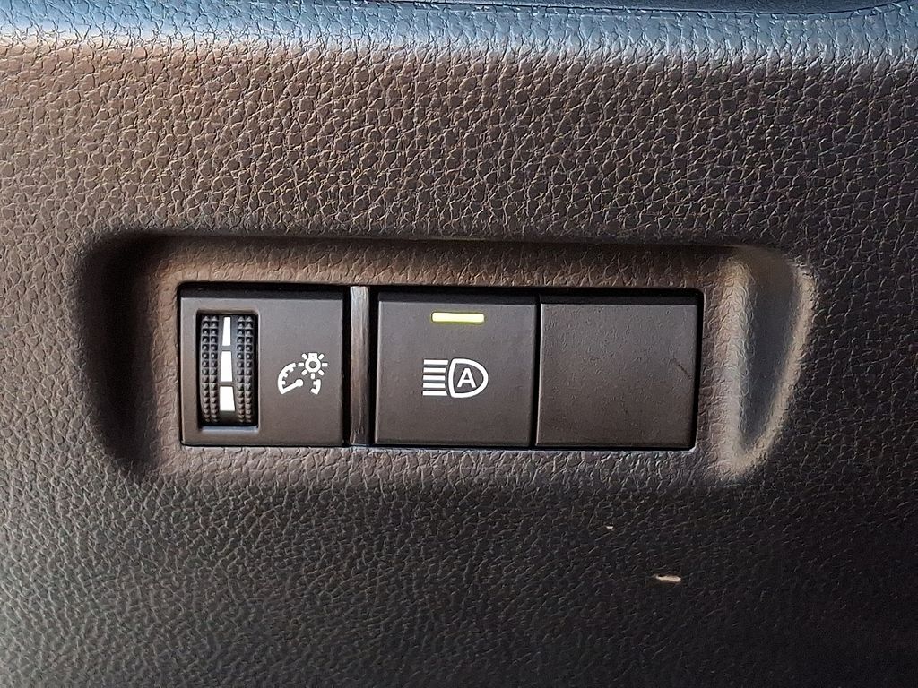 Thumbnail: 2021 Toyota RAV4 - 20