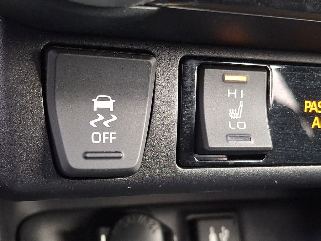 Thumbnail: 2019 Toyota RAV4 - 22