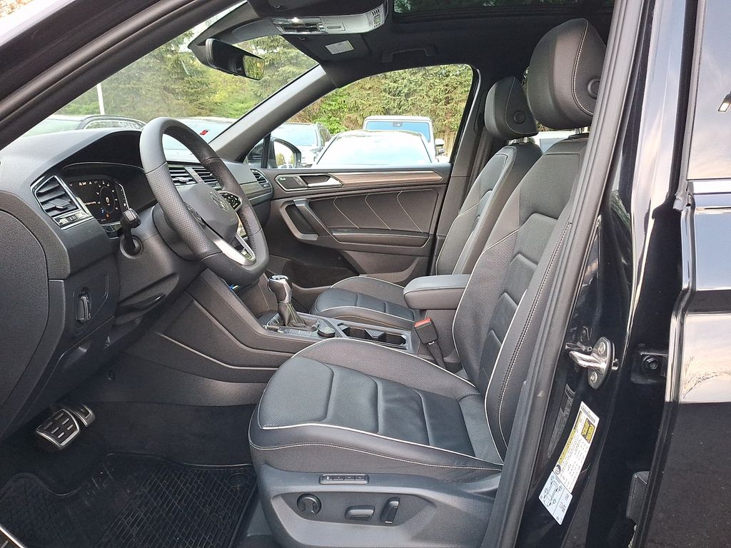 Thumbnail: 2022 Volkswagen Tiguan - 9