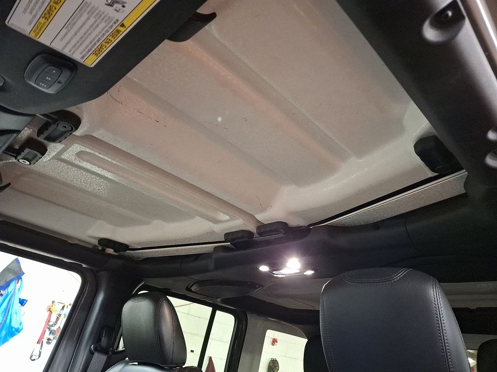 2023 Jeep Wrangler Sahara 13