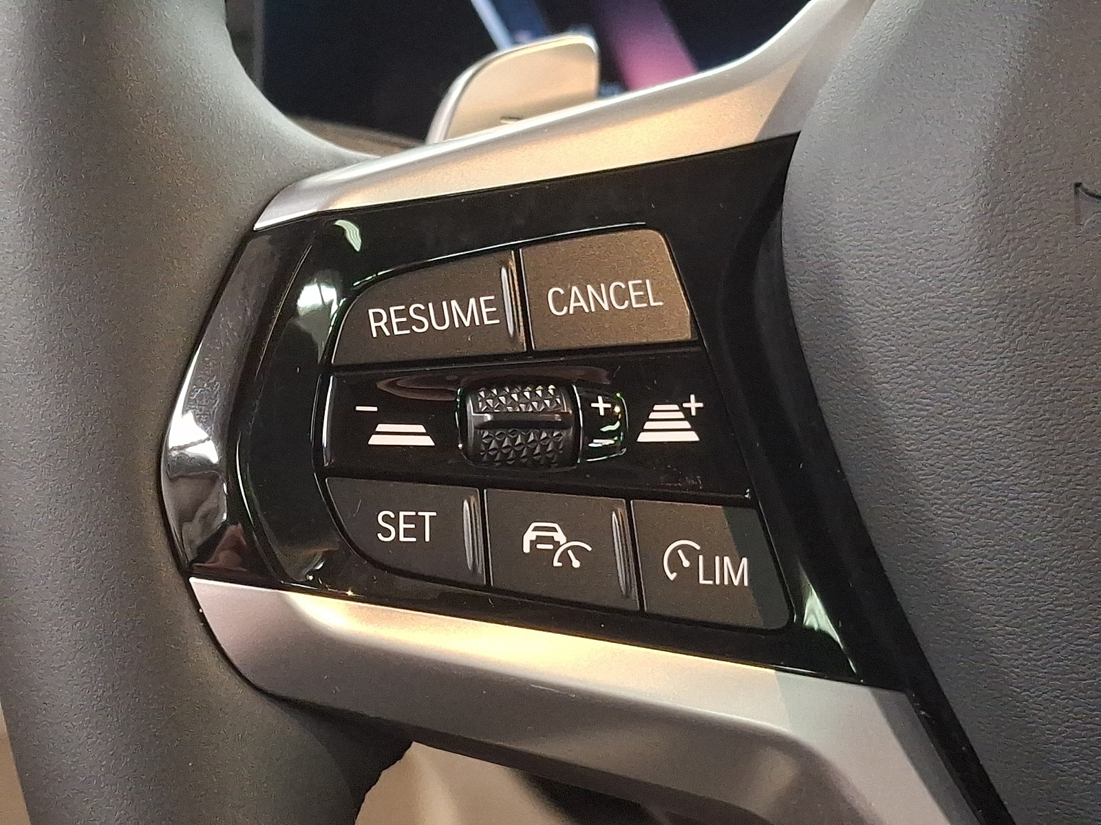 Thumbnail: 2025 BMW 3 Series - 16