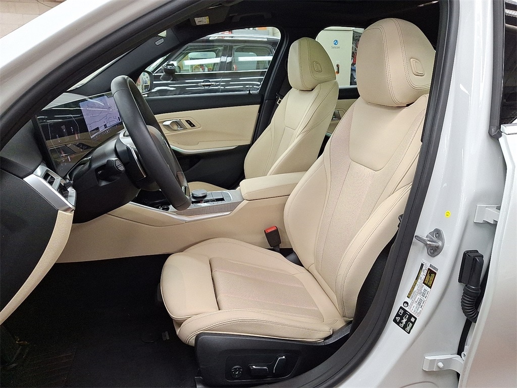 Thumbnail: 2025 BMW 3 Series - 10